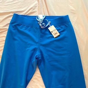 FIGS medium petite Capri Blue basic Livingston scrub pants NWT